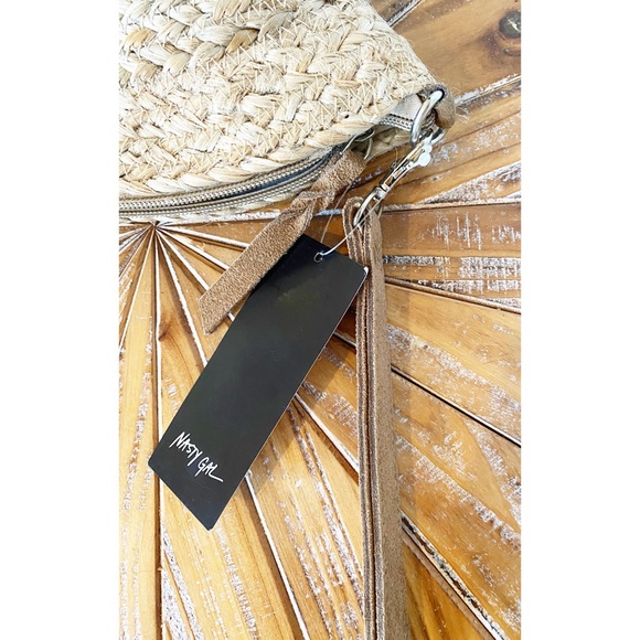 NWT Fashionable Raffia Clutch / Wristlet - Picture 4 of 9